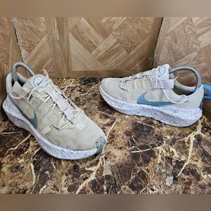 Nike women's Crater impact walking cream shoes size 8.    456